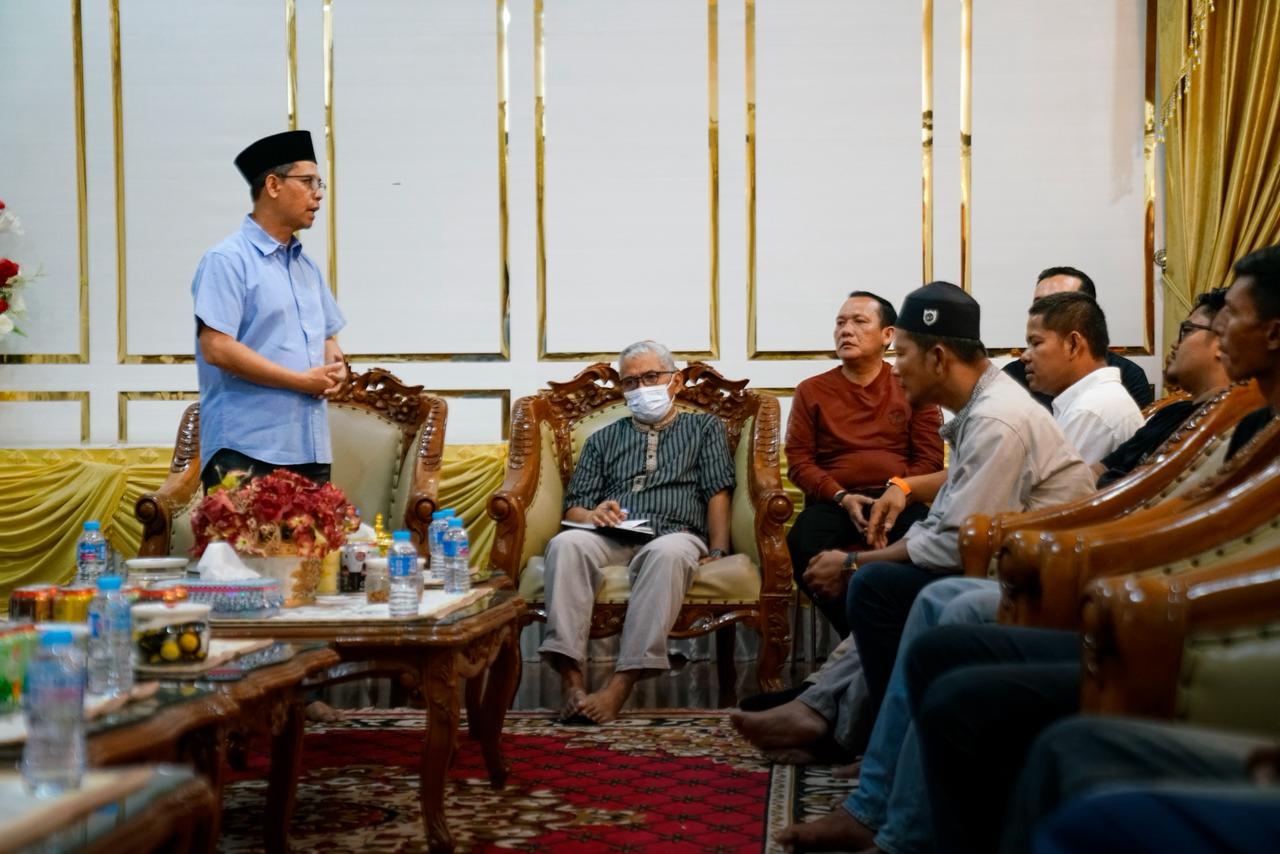 Dialog dengan Pedagang Pasar Sore, Bupati Karimun Dorong Pasar Tertib dan Berdaya Saing
