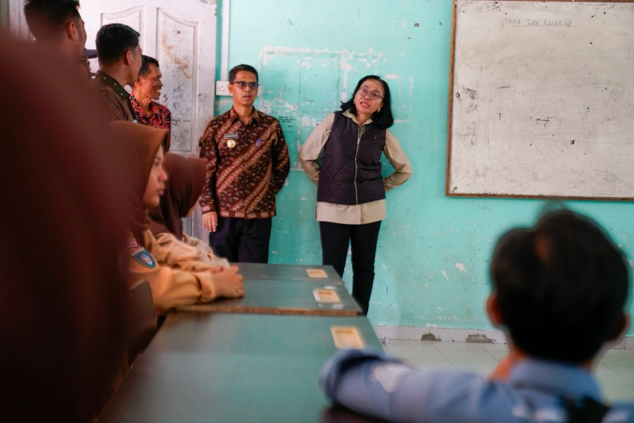 Komisi X DPR RI Soroti Krisis Ruang Kelas di SDN 004 Tebing, Dorong Penambahan Sekolah dan RKB