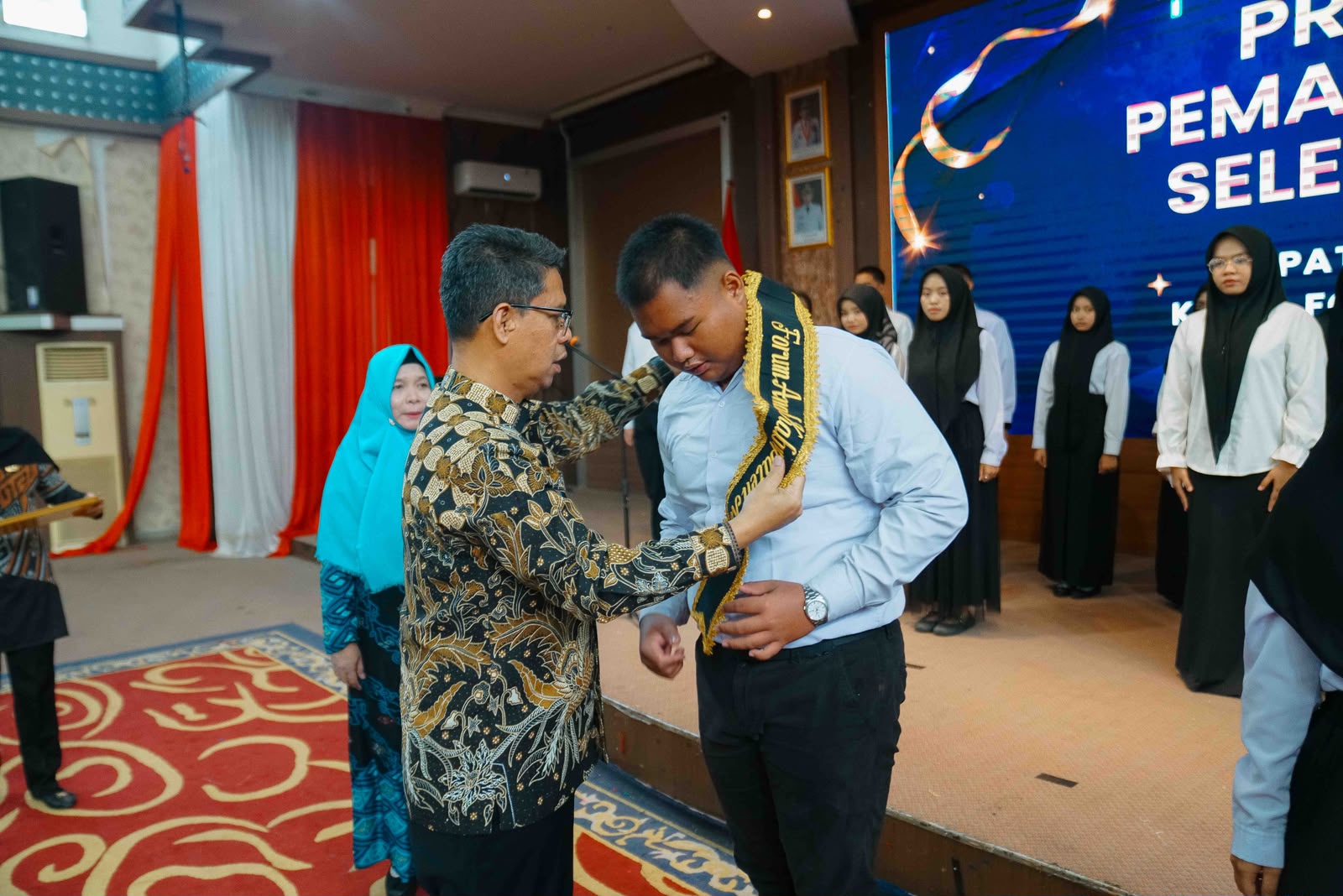  Wujudkan Kabupaten Layak Anak, Bupati Karimun Kukuhkan Kepengurusan Forum Anak 2025-2027 dan Sambut Aspirasi "Suara Anak"