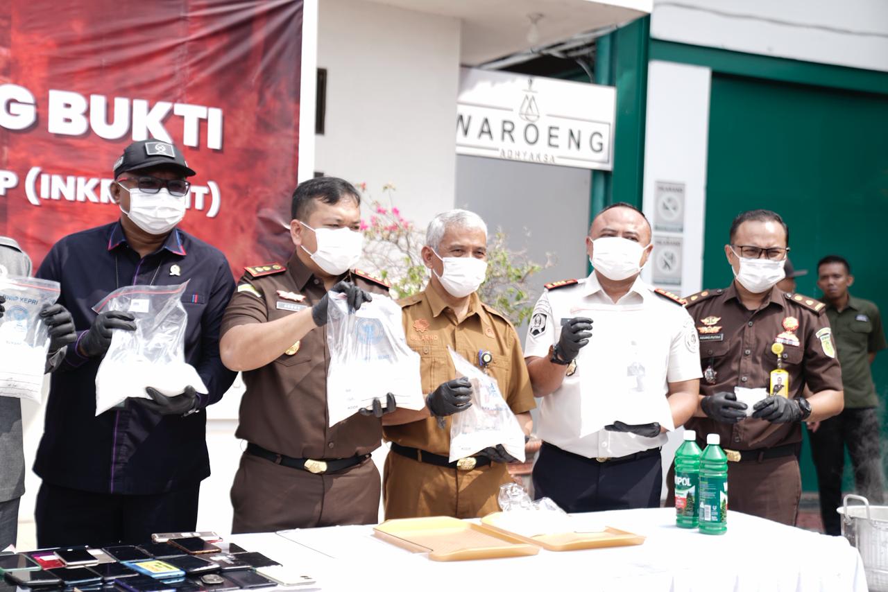 Dukung Penegakan Hukum, Pemkab Karimun Hadiri Pemusnahan Barang Bukti Inkrah di Kejari Karimun